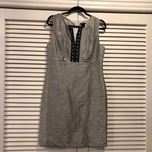 Ann Taylor • Pretty sleeveless dress